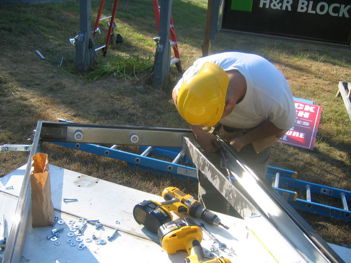 44549_137377069637382_275600_n